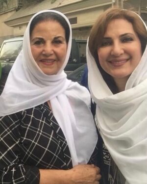 Fatemeh Goudarzi Instagram - تولدتون مبارک باشه شما یکی از انسانهای دوستداشتنی هستی که از گفتگو با شما خسته نمیشم وقتی پای صحبتت مینشینم چنان با عشق و محبت صحبت میکنید که شیفته وار میشنوم و میبینم انسانی پراز خاطرات رنگارنگ وتلخ و شیرین ودلی پرازمهرکه خوب بلدید تقسیمش کنید بین دوستانتون آرزوی شادی و سلامتی برای تمامی عمر باعزتتون دارم🌺❤️🎉🙏
#fatemehgoudarzi
#فاطمه_گودرزی
#تولد
#زندگی
#پوری_بنایی 
#عشق
#سبنما
#فیلم