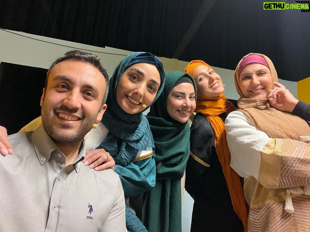Fatemeh Goudarzi - 36.1K Likes - دورهمی با دوستان وهمراهان خوب والبته باهوش 😁😍ورق بزنید لطفا 
#فاطمه_گودرزی
#مهران_مدیری
#دوستان
#مسابقه
#بازی
#سرگرمی
#شادی
#پویان_گنجی
#آوا_گنجی
#دریا_مرادی_دشت
#ساسان_آریا
#fatemeh_goudarzi
#مژگان_صدری_شیرانی