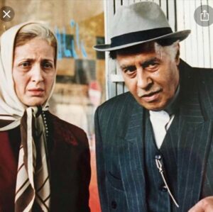 Fatemeh Goudarzi Instagram - بیاد خسرو جان شکیبایی به بهانه سالروز آسمانی شدنش 🌺جایت خالیست دوست وهمکارعزیز ، هنرمند نازنین هرچند که روزهای خوبی را سپری نمیکنیم پس تو جای مارا خالی کن خیلی آموختم وتو یکی اشخاصی بودی که بیشترین را ازت آموزش دیدم همیشه در قلب من وما خواهی ماند هنرمندمحبوب🙏🙏🙏#فاطمه_گودرزی #خسرو_شکیبایی #fatemeh_goudarzi #خاطرات #فیلمها #بازیگران #هنرمندان