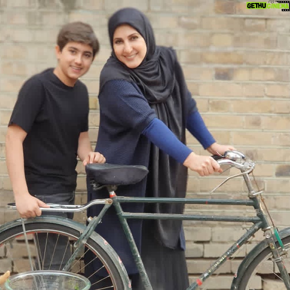 Fatemeh Goudarzi - 50.7K Likes - کار با بچه ها دنیای متفاوتی داره 
آدمو سرشوق میاره به آدم صبوری یاد میده به آدم میگه از زمان حال لذت ببر آینده یک رازه وگذشته رفته تموم شده خلاصه میگه این نیز بگذرد درهرصورت کار کردن با نوجوانان وبچه ها خیلی لذتبخشه ماهم وظیفه داریم وقت بیشتری براشون بگذاریم❤️❤️❤️😊#فاطمه_گودرزی #fatemeh_goudarzi 
#هارمونیکا @hoseiniomidd @arsalaanhoseini
@عکس: عباس ایمانی
@abbasimani