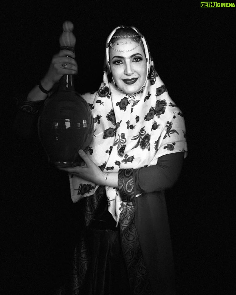 Fatemeh Goudarzi - 26K Likes - یاد قدیما بخیر 
اون موقعها همه چیز از الان ساده تر بود وراحتتر میخوام بگم کاش اونجوری زندگی میکردیم میبینم بخشهایی از زندگی فعلی ومثلا تکنولوژی هم بد نیست البته نه به این شکل که ما استفاده میکنیم نهایتا نباید غر زد یا خیلی شاکی بود دوس دارم از خداوند تشکر کنم وشاکر باشم وسلامتی برای همه دوستان وعزیزان وهموطنانم بخوام وبعد شرایط اقتصادی بهتر چون این نشد وضع😞🙏#فاطمه_گودرزی #fatemeh_goudarzi #ایران_قدیم #شام_ایرانی #زنان_قاجار #زنان_هنرمند