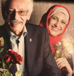 Fatemeh Goudarzi Instagram - .
استاد چقدر خوشحالم که نیستید تا خیلی چیزهارو ببینید ومثل همیشه که عصبانی میشدید از نابرابریها وشعری میخواندید که...
هرچند که جای خالیه شما هیچگاه پر نخواهد شد وهنرمندی با خضوع چون شما را از دست دادیم 
دنیای ما متاسفانه دنیای رفتن شده وعشق وشور و هیجان زندگی کردن خیلی بیرنگ ، خوبه که نیستید تا ببینید 😞روحتون شاد بزرگوار همیشه در دلمان
 هستید وبیادتان 🙏🌹
#فاطمه_گودرزی 
#jamshidmashayekhi1 
#fatemeh_goudarzi y 
#هنر #هنرمند #بازیگر #بازیگران
