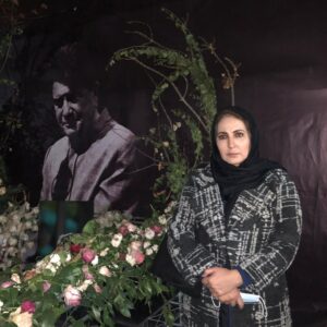 Fatemeh Goudarzi Instagram - این روزها حال هیچکدوممون خوب نیست بتازگی یکی از انسانهای خوب زمین رو از دست داده بودیم و عزادار در ماتم نبودش مبهوت مانده بودیم که باز هم عزیزانی مثل آقای انصاریان ومیناوند پر کشیدند یعنی باز هم باید عزیز دیگری از بین ما بره تا بفکر وارد کردن واکسنی برای مردم نجیبمون اونم از نوع خوبش بشیم #واکسن_برای_ایران  #واکسن_بخرید  صبوری داره به آخر میرسه ملت رو دوست داشته باشید#فاطمه_گودرزی #fatemeh_goudarzi