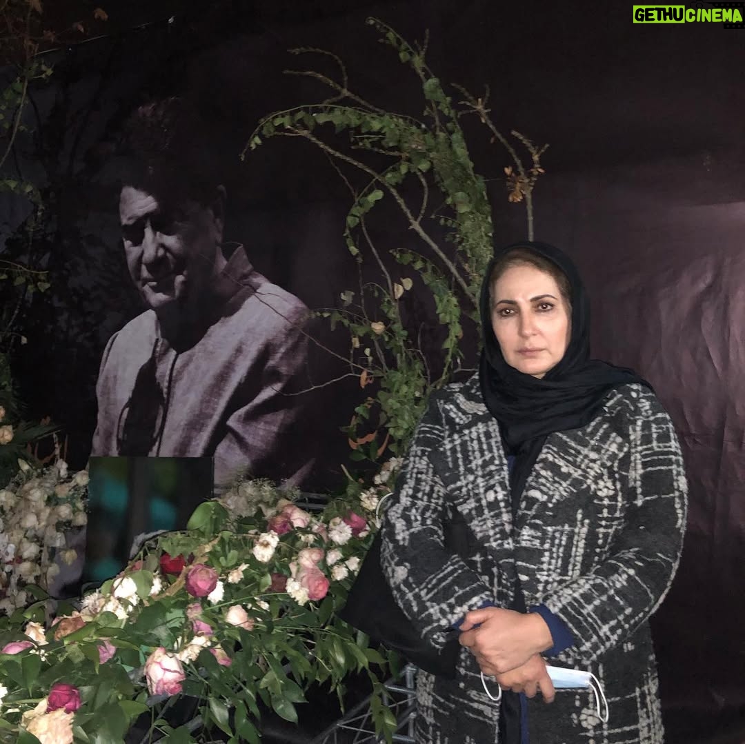 Fatemeh Goudarzi - 50.2K Likes - این روزها حال هیچکدوممون خوب نیست بتازگی یکی از انسانهای خوب زمین رو از دست داده بودیم و عزادار در ماتم نبودش مبهوت مانده بودیم که باز هم عزیزانی مثل آقای انصاریان ومیناوند پر کشیدند یعنی باز هم باید عزیز دیگری از بین ما بره تا بفکر وارد کردن واکسنی برای مردم نجیبمون اونم از نوع خوبش بشیم #واکسن_برای_ایران  #واکسن_بخرید  صبوری داره به آخر میرسه ملت رو دوست داشته باشید#فاطمه_گودرزی #fatemeh_goudarzi