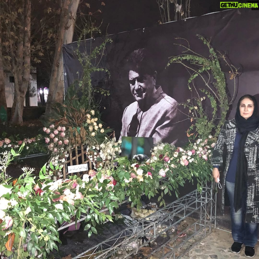 Fatemeh Goudarzi - 50.2K Likes - این روزها حال هیچکدوممون خوب نیست بتازگی یکی از انسانهای خوب زمین رو از دست داده بودیم و عزادار در ماتم نبودش مبهوت مانده بودیم که باز هم عزیزانی مثل آقای انصاریان ومیناوند پر کشیدند یعنی باز هم باید عزیز دیگری از بین ما بره تا بفکر وارد کردن واکسنی برای مردم نجیبمون اونم از نوع خوبش بشیم #واکسن_برای_ایران  #واکسن_بخرید  صبوری داره به آخر میرسه ملت رو دوست داشته باشید#فاطمه_گودرزی #fatemeh_goudarzi