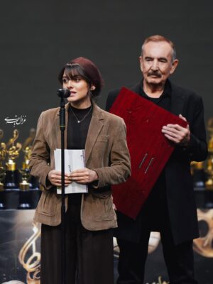 Fatemeh Masoudifar Instagram - .
Hafez Award for • THE TYPIST •
@omidmoallem
@alioji
@farzam.shekari
@hafezawards
@donyayetassvir
Style by @hamide.talebzade ♥️
