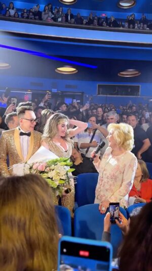 Fátima Flórez Instagram - Nuestra invitada de honor✨✨ LA SEÑORA @mirthalegrand 🩷 nos visitó anoche en el show de @soyfatimaflorez junto a @marcelopolino 🫰🏼✨ 

¡UN LUJO RECIBIR A MIRTHA LEGRAND EN FÁTIMA UNIVERSAL!🤍 

Este show ¡YA ES UN ÉXITO! en la feliz🌊🌊🌊 lo dijo la UNOOOO!👑🫰🏼✨