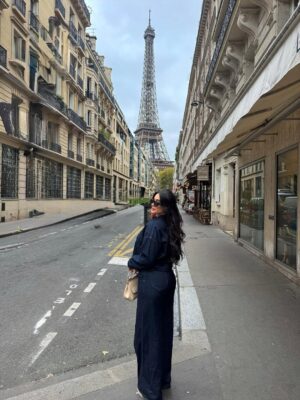 Fatma Bartakis Instagram - Eiffel in love with this city ❤️
—————————————————
#paris #autumn #vacation #ootd