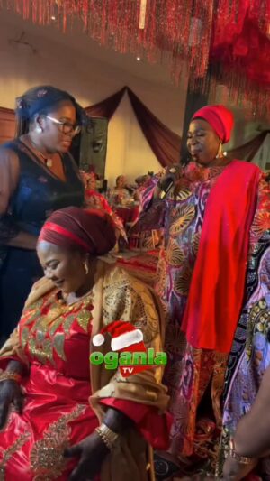 Fausat Balogun Instagram - Congratulations iyawa Aweni Oladosun On the mothers day yesterday ❤️ ❤️❤️
Get @reshare_app • @oganlatvmediaevents HENNA AND MOTHER’S NIGHT OF HASSANAT ANIKE OMOBOLANLE
Celebrating a Night of Blessings and Tradition ✨
Eventplanner: @minenyours_events
Cc: Alhaja Abisola Oduniyi
📍DARLINGTON HALL,ILUPEJU