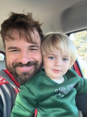 Fernanda Vasconcellos Instagram - meu amor… 
você é luz nos nossos dias, todos os dias. segurança nos abraços e doçura nos beijinhos que dá na gente! 
é um privilégio dividir a vida com quem é uma delícia como pai, uma benção como filho, um presente como companheiro e uma alegria como amigo. 
que você receba em dobro todas as energias lindas que emana pro mundo e pra quem tem a sorte de estar pertinho de você. 
a gente te ama! 
vida longa, vida leve! 
parabéns!!!! @cassioreis