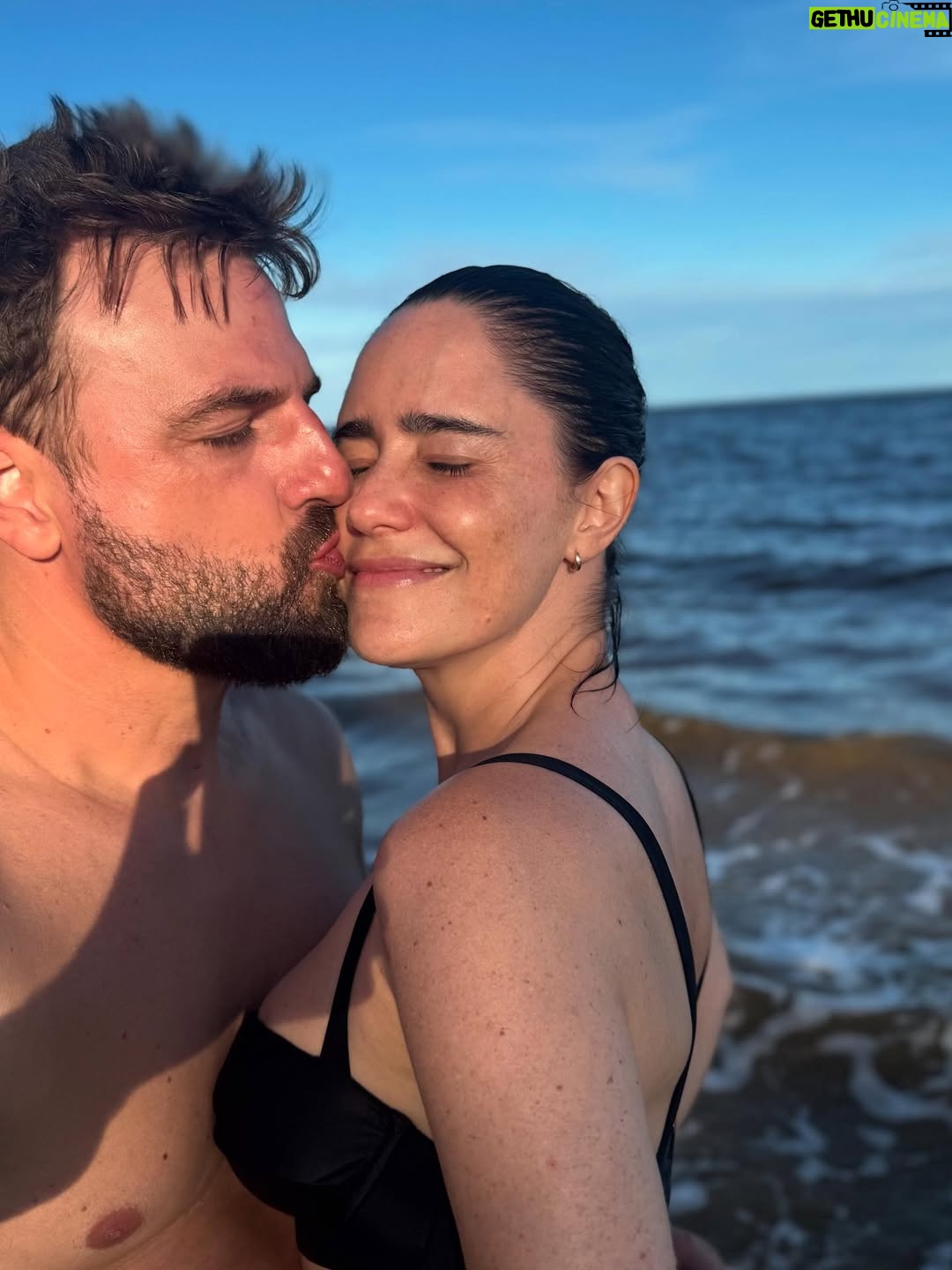 Fernanda Vasconcellos - 38.6K Likes - meu amor… 
você é luz nos nossos dias, todos os dias. segurança nos abraços e doçura nos beijinhos que dá na gente! 
é um privilégio dividir a vida com quem é uma delícia como pai, uma benção como filho, um presente como companheiro e uma alegria como amigo. 
que você receba em dobro todas as energias lindas que emana pro mundo e pra quem tem a sorte de estar pertinho de você. 
a gente te ama! 
vida longa, vida leve! 
parabéns!!!! @cassioreis