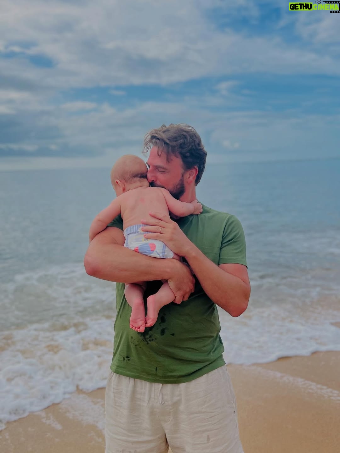 Fernanda Vasconcellos - 38.6K Likes - meu amor… 
você é luz nos nossos dias, todos os dias. segurança nos abraços e doçura nos beijinhos que dá na gente! 
é um privilégio dividir a vida com quem é uma delícia como pai, uma benção como filho, um presente como companheiro e uma alegria como amigo. 
que você receba em dobro todas as energias lindas que emana pro mundo e pra quem tem a sorte de estar pertinho de você. 
a gente te ama! 
vida longa, vida leve! 
parabéns!!!! @cassioreis