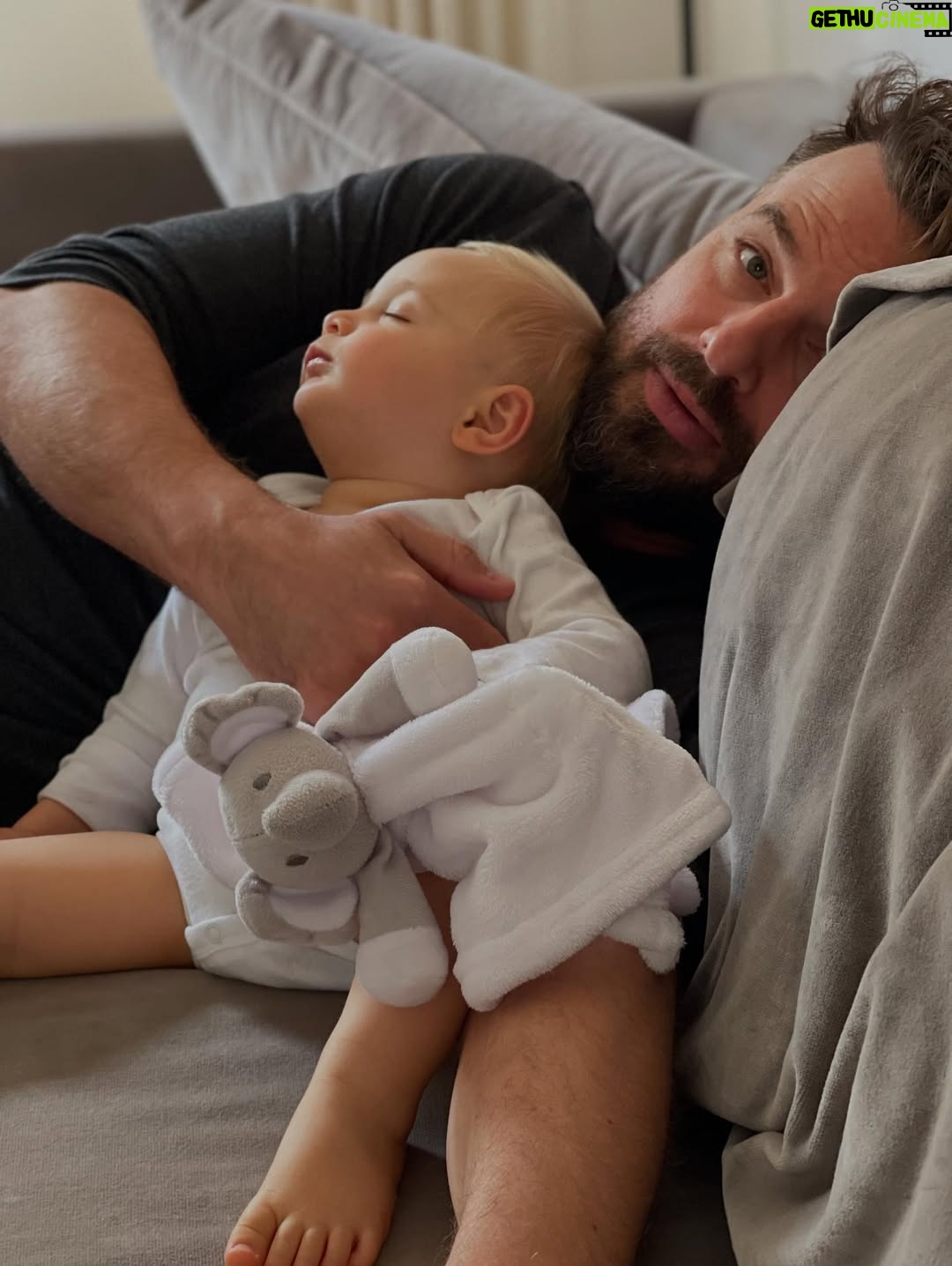 Fernanda Vasconcellos - 38.6K Likes - meu amor… 
você é luz nos nossos dias, todos os dias. segurança nos abraços e doçura nos beijinhos que dá na gente! 
é um privilégio dividir a vida com quem é uma delícia como pai, uma benção como filho, um presente como companheiro e uma alegria como amigo. 
que você receba em dobro todas as energias lindas que emana pro mundo e pra quem tem a sorte de estar pertinho de você. 
a gente te ama! 
vida longa, vida leve! 
parabéns!!!! @cassioreis