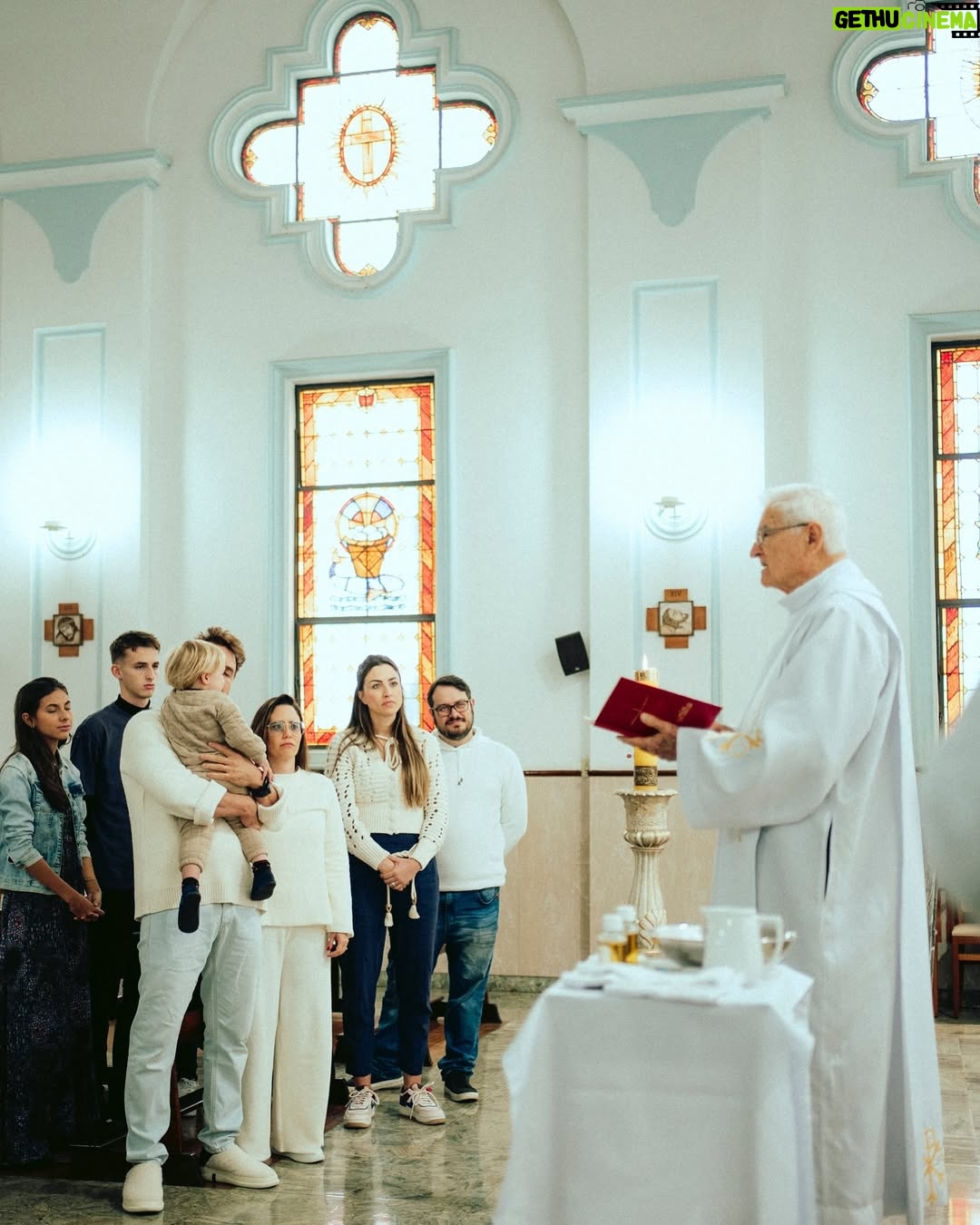 Fernanda Vasconcellos - 85.4K Likes - No batismo, a criança inicia sua jornada de fé, tornando-se um filho de Deus, um discípulo de Cristo, recebendo o Espírito Santo, fortalecendo a vida e a purificação espiritual.

Amém.

📸 @felipelbc