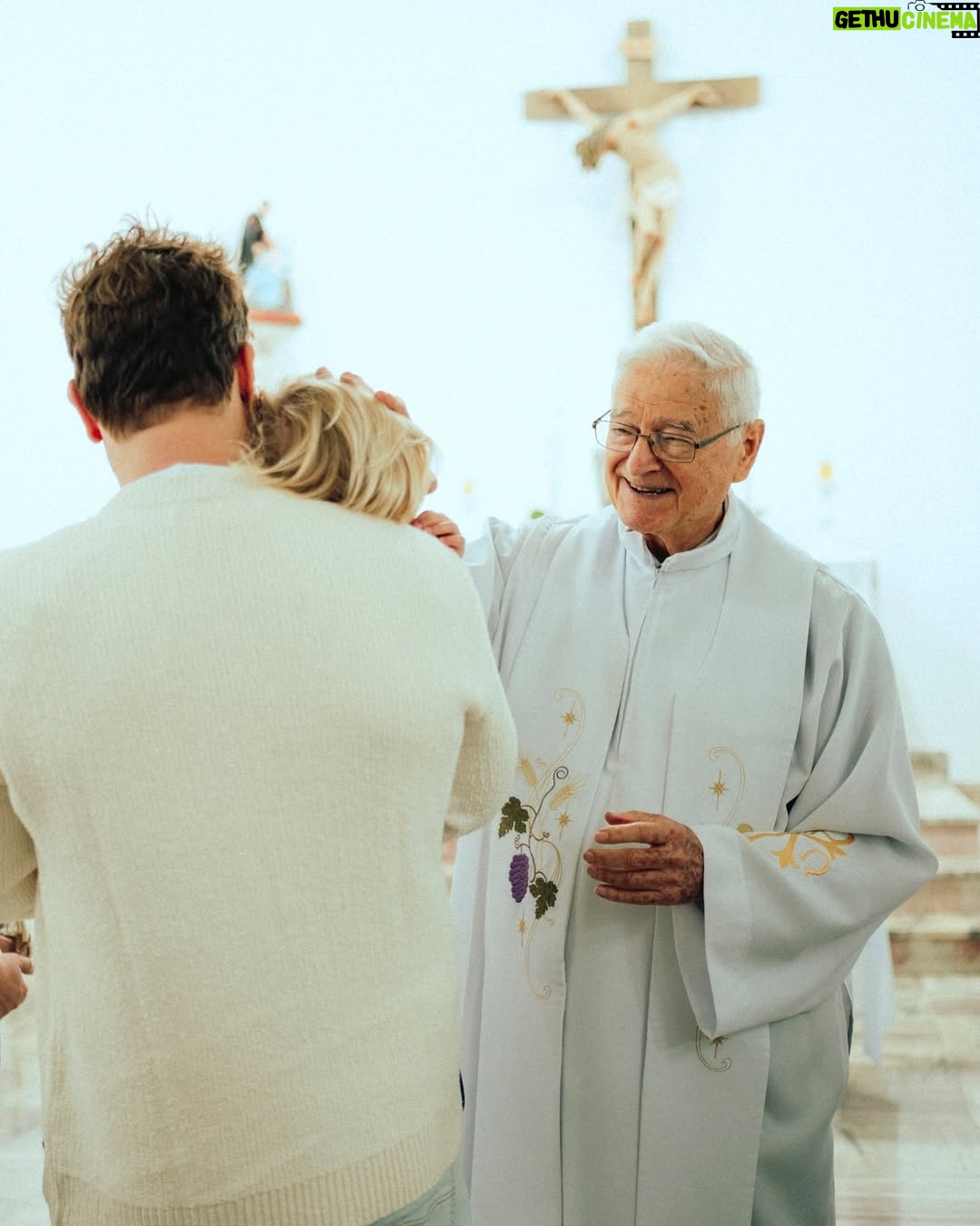 Fernanda Vasconcellos - 85.4K Likes - No batismo, a criança inicia sua jornada de fé, tornando-se um filho de Deus, um discípulo de Cristo, recebendo o Espírito Santo, fortalecendo a vida e a purificação espiritual.

Amém.

📸 @felipelbc