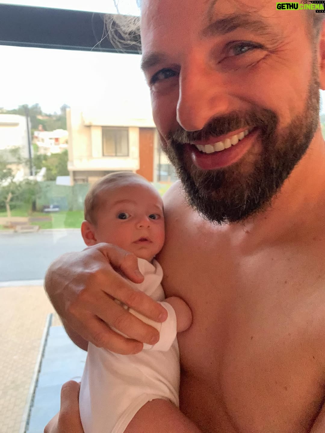 Fernanda Vasconcellos - 38.6K Likes - meu amor… 
você é luz nos nossos dias, todos os dias. segurança nos abraços e doçura nos beijinhos que dá na gente! 
é um privilégio dividir a vida com quem é uma delícia como pai, uma benção como filho, um presente como companheiro e uma alegria como amigo. 
que você receba em dobro todas as energias lindas que emana pro mundo e pra quem tem a sorte de estar pertinho de você. 
a gente te ama! 
vida longa, vida leve! 
parabéns!!!! @cassioreis