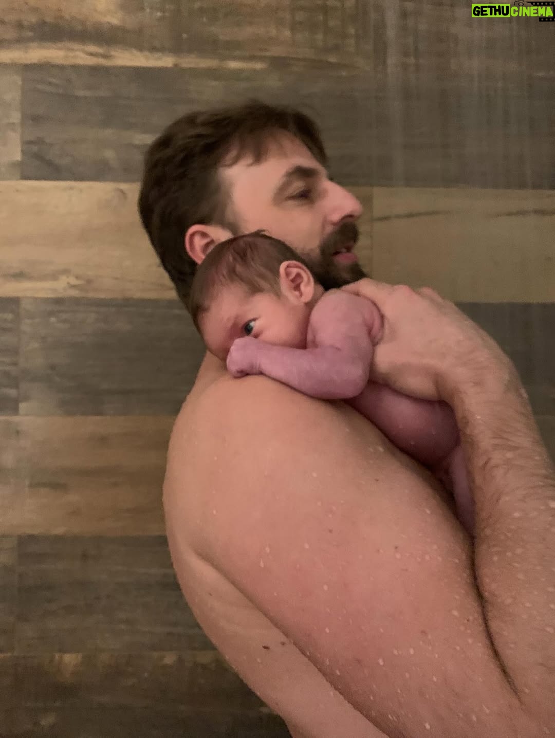 Fernanda Vasconcellos - 38.6K Likes - meu amor… 
você é luz nos nossos dias, todos os dias. segurança nos abraços e doçura nos beijinhos que dá na gente! 
é um privilégio dividir a vida com quem é uma delícia como pai, uma benção como filho, um presente como companheiro e uma alegria como amigo. 
que você receba em dobro todas as energias lindas que emana pro mundo e pra quem tem a sorte de estar pertinho de você. 
a gente te ama! 
vida longa, vida leve! 
parabéns!!!! @cassioreis