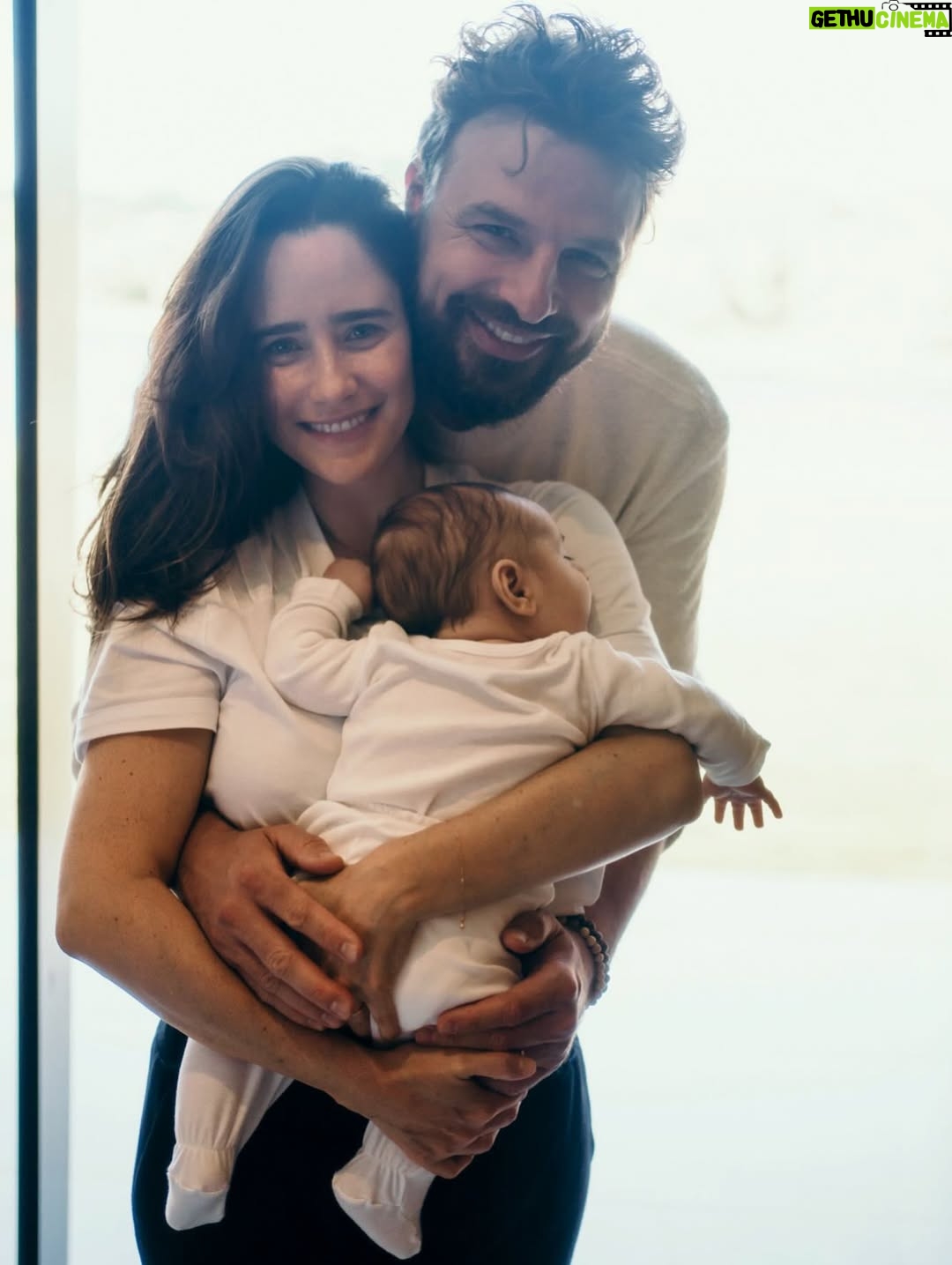 Fernanda Vasconcellos - 38.6K Likes - meu amor… 
você é luz nos nossos dias, todos os dias. segurança nos abraços e doçura nos beijinhos que dá na gente! 
é um privilégio dividir a vida com quem é uma delícia como pai, uma benção como filho, um presente como companheiro e uma alegria como amigo. 
que você receba em dobro todas as energias lindas que emana pro mundo e pra quem tem a sorte de estar pertinho de você. 
a gente te ama! 
vida longa, vida leve! 
parabéns!!!! @cassioreis