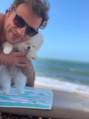 Fernanda Vasconcellos Instagram - meu amor… 
você é luz nos nossos dias, todos os dias. segurança nos abraços e doçura nos beijinhos que dá na gente! 
é um privilégio dividir a vida com quem é uma delícia como pai, uma benção como filho, um presente como companheiro e uma alegria como amigo. 
que você receba em dobro todas as energias lindas que emana pro mundo e pra quem tem a sorte de estar pertinho de você. 
a gente te ama! 
vida longa, vida leve! 
parabéns!!!! @cassioreis