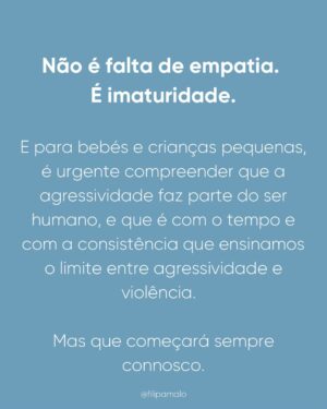 Filipa Maló Franco Instagram - Primeiro post do ano, e sai um dos temas mais pedidos. 

A empatia não nasce com o bebé.

É por isso que exigir pedidos de desculpa ou gestos de reparação precoce não ensina cuidado, ensina obediência ou muitas vezes, a importância de o fazer pelo adulto e pelas suas emoções e não, pelo próprio ou porque efetivamente se compreendeu a gravidade.

É verdade que eu acho que devemos ensinar sobre o significado de um pedido de desculpa. Ensinar principalmente através do exemplo mas também, de como podemos através da palavra mostrar que sentimos culpa e arrependimento. Mas em relação aos abraços sou contra que o devemos promover e incentivar principalmente quando a criança está zangada ou triste. 

Basta pensarmos em nós e na forma como não nos apetece abraçar o outro quando não o sentimos. 

Em suma, a empatia, que será a base para um pedido de desculpa e vontade de abraçar após um conflito, constrói-se na relação. E uma criança aprende a considerar o outro quando, primeiro, foi escutada, regulada e respeitada nos seus limites.

Antes da empatia, vem a segurança.
Antes da reparação, vem a compreensão.