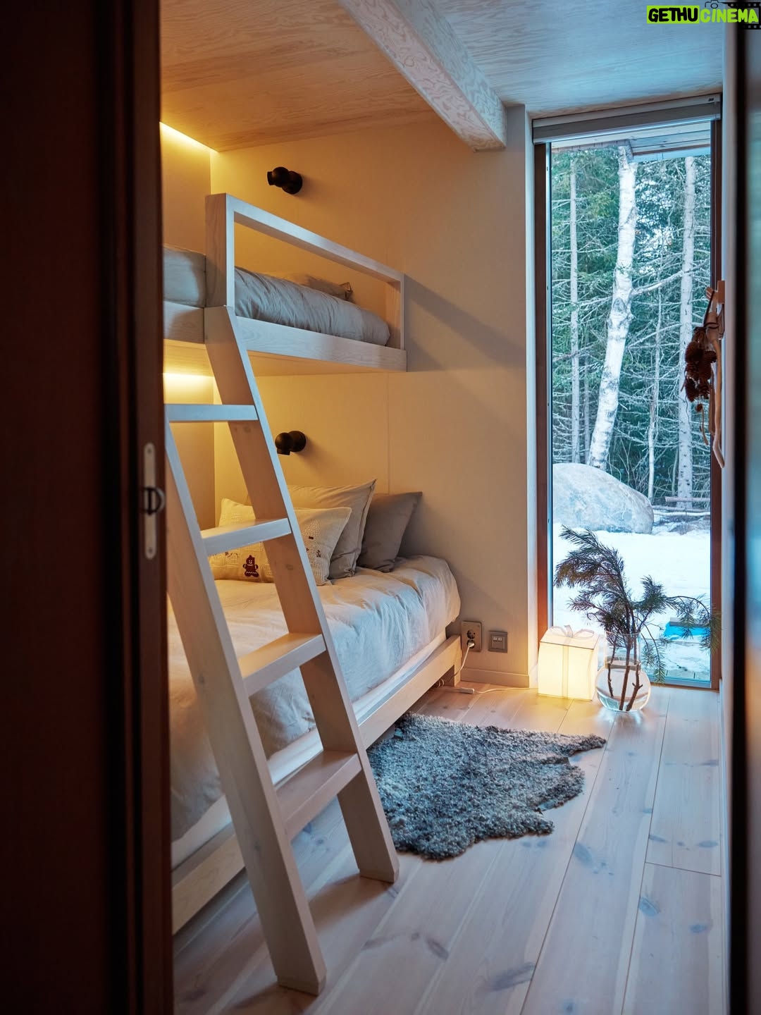 Filippa Rådin - 3.1K Likes - Vi är UTE NU i @skonahem ✨
Vårt hem, vårt hjärta, vårt lilla paradis, fångat av @lindatengvall precis så som det känns.
Magiskt, varmt och vackert. TACK! 💚