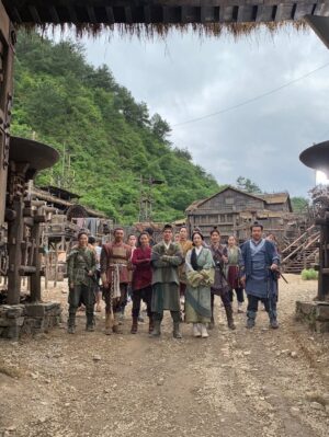 Fish Liew Chi-Yu Instagram - 第一次拍古裝片
也是目前為止唯一一次

第一次穿古裝
第一次學騎馬
第一次拍打戲

對我來說，什麼都好玩，什麼都新奇
平常拍戲都很少拍照，但這次慶幸拍了很多照片留念

第一次看「尋秦記」是小學的時候
後來中學的時候爸爸借了完整版VCD翻看
才算是較爲完整知道劇情。

印象最深的是，在一次戰役中
項少龍領兵高喊「有前冇後，打死罷就！」
結果成了我為自己精神喊話的座右銘

#尋秦記
#聞桑
@backtothepastmovie