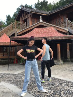 Fish Liew Chi-Yu Instagram - 第一次拍古裝片
也是目前為止唯一一次

第一次穿古裝
第一次學騎馬
第一次拍打戲

對我來說，什麼都好玩，什麼都新奇
平常拍戲都很少拍照，但這次慶幸拍了很多照片留念

第一次看「尋秦記」是小學的時候
後來中學的時候爸爸借了完整版VCD翻看
才算是較爲完整知道劇情。

印象最深的是，在一次戰役中
項少龍領兵高喊「有前冇後，打死罷就！」
結果成了我為自己精神喊話的座右銘

#尋秦記
#聞桑
@backtothepastmovie