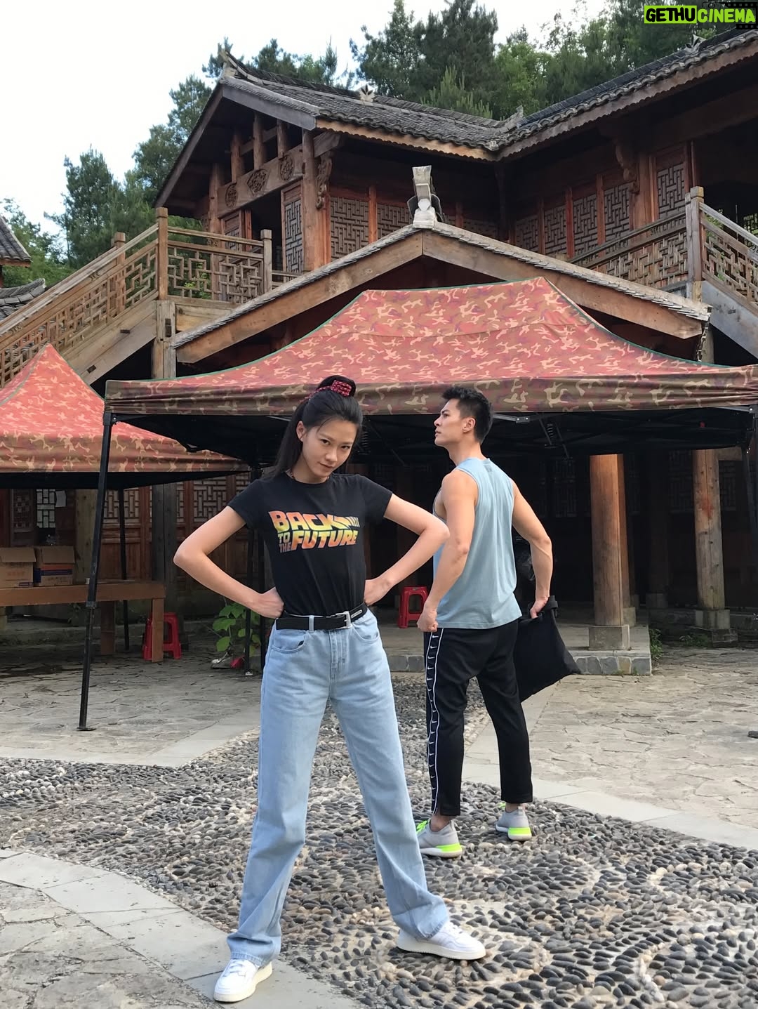 Fish Liew Chi-Yu - 9.3K Likes - 第一次拍古裝片
也是目前為止唯一一次

第一次穿古裝
第一次學騎馬
第一次拍打戲

對我來說，什麼都好玩，什麼都新奇
平常拍戲都很少拍照，但這次慶幸拍了很多照片留念

第一次看「尋秦記」是小學的時候
後來中學的時候爸爸借了完整版VCD翻看
才算是較爲完整知道劇情。

印象最深的是，在一次戰役中
項少龍領兵高喊「有前冇後，打死罷就！」
結果成了我為自己精神喊話的座右銘

#尋秦記
#聞桑
@backtothepastmovie