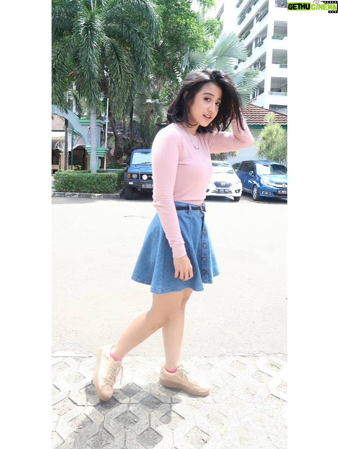 Fitria Rasyidi - 29.1K Likes - Ikutan ah 2016... 🤣🤭 dr rambut panjang sampe bondol dan sebelum di jajah sama monster keriting 👹🤪