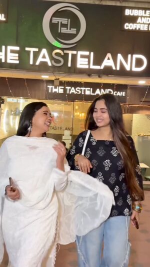 Fiza Khan Instagram - Tujhi Meri, sabse acchi Dost Hai❤️