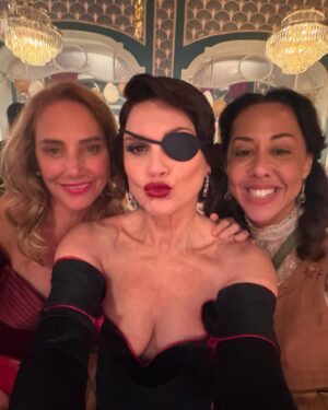 Flávia Alessandra Instagram - Festa de réveillon da Baronesa vem aí com elenco inteiro reunido e tudo que ela tem direito 😏 essa aí é maluca mesmo… vcs não perdem por esperar a entrada triunfal 🤪