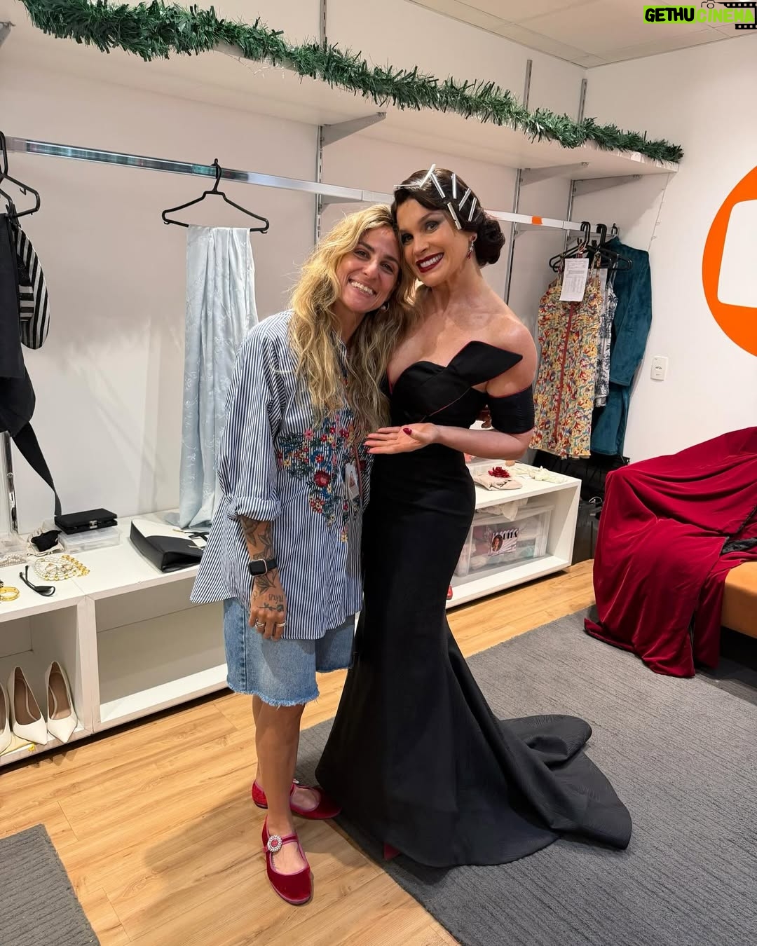 Flávia Alessandra - 26.3K Likes - Festa de réveillon da Baronesa vem aí com elenco inteiro reunido e tudo que ela tem direito 😏 essa aí é maluca mesmo… vcs não perdem por esperar a entrada triunfal 🤪