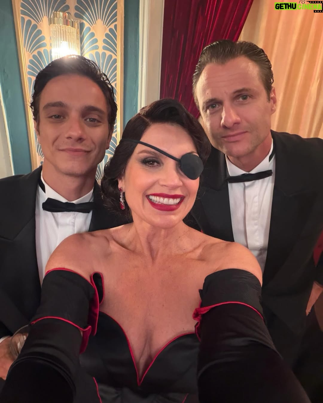 Flávia Alessandra - 26.3K Likes - Festa de réveillon da Baronesa vem aí com elenco inteiro reunido e tudo que ela tem direito 😏 essa aí é maluca mesmo… vcs não perdem por esperar a entrada triunfal 🤪