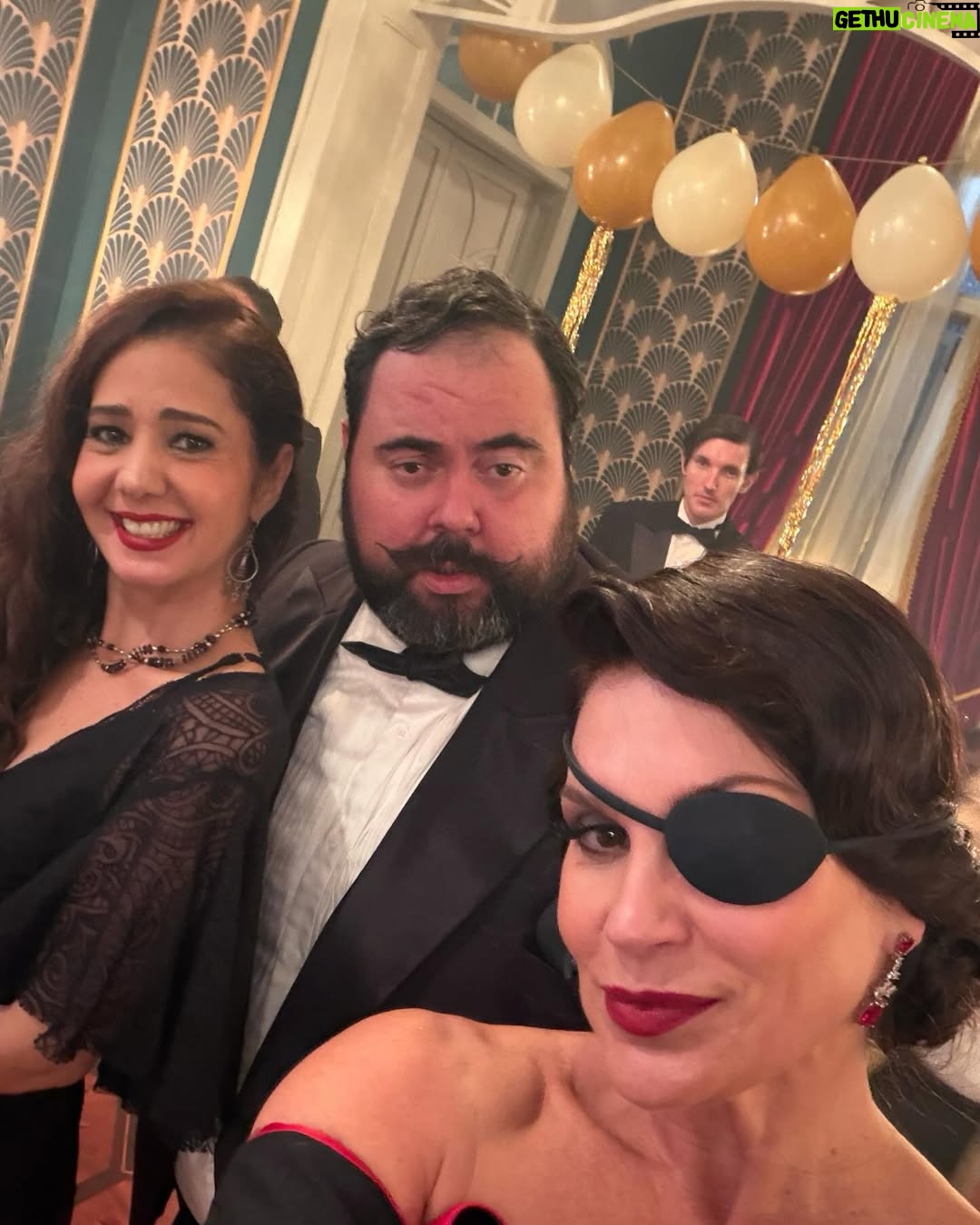 Flávia Alessandra - 26.3K Likes - Festa de réveillon da Baronesa vem aí com elenco inteiro reunido e tudo que ela tem direito 😏 essa aí é maluca mesmo… vcs não perdem por esperar a entrada triunfal 🤪