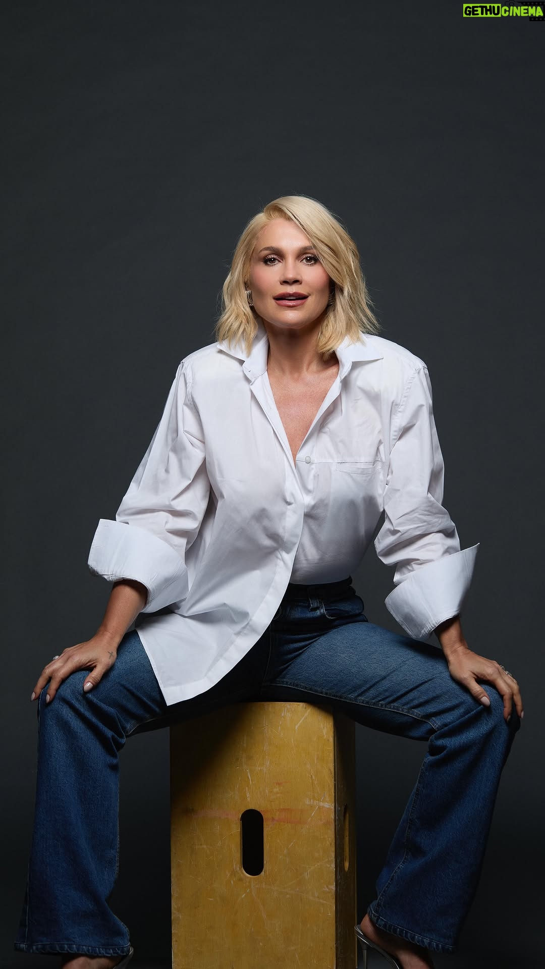 Flávia Alessandra - 41.6K Likes - Do auge dos meus 51, posso dizer: a vida melhora e muito depois dos 40! Saber o que a gente quer é bom… mas saber o que a gente NÃO quer é bom demais 😜❤️