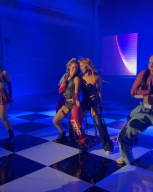 Flor Vigna Instagram - 🔥YA DISPONIBLE 🔥
#MalAhí ❤️🩹
VAYAN A DARLE AMOR 🙏🏻
@poggiojulieta superaste todas la expectativa mujer 🥹♥️
Gracias @djalex.ok por unirnos a todos en este GRAN proyecto ✨🎬
Lugar @janoseventos palermo
COREOGRAFÍA
@agusserantes
@paula.amoedo
DANCERS
@chiabertolissio
@Jazmínagostina
@tobiasmico_
@lulii_basilio
@Seba.gardel
@Miamorena07
@_oriserantes
@Floorpistone
PRODU
@pinkyrec
@emmadanese
@tav.o_ @chulafavrot
Compo
Flor Vigna y el gran @iamteoh 🎹
Dire @luguez🎬