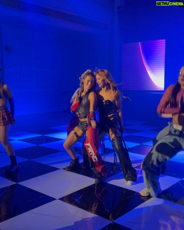 Flor Vigna - 523.4K Likes - 🔥YA DISPONIBLE 🔥
#MalAhí ❤️‍🩹
VAYAN A DARLE AMOR 🙏🏻
@poggiojulieta superaste todas la expectativa mujer 🥹♥️
Gracias @djalex.ok por unirnos a todos en este GRAN proyecto ✨🎬

Lugar @janoseventos palermo 

COREOGRAFÍA
@agusserantes 
@paula.amoedo
DANCERS 
@chiabertolissio
@Jazmínagostina
@tobiasmico_
@lulii_basilio
@Seba.gardel
@Miamorena07
@_oriserantes
@Floorpistone
PRODU 
@pinkyrec 
@emmadanese 
@tav.o_ @chulafavrot 
Compo
Flor Vigna y el gran @iamteoh 🎹 
Dire @luguez🎬