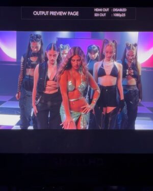 Flor Vigna Instagram - 🔥YA DISPONIBLE 🔥
#MalAhí ❤️‍🩹
VAYAN A DARLE AMOR 🙏🏻
@poggiojulieta superaste todas la expectativa mujer 🥹♥️
Gracias @djalex.ok por unirnos a todos en este GRAN proyecto ✨🎬

Lugar @janoseventos palermo 

COREOGRAFÍA
@agusserantes 
@paula.amoedo
DANCERS 
@chiabertolissio
@Jazmínagostina
@tobiasmico_
@lulii_basilio
@Seba.gardel
@Miamorena07
@_oriserantes
@Floorpistone
PRODU 
@pinkyrec 
@emmadanese 
@tav.o_ @chulafavrot 
Compo
Flor Vigna y el gran @iamteoh 🎹 
Dire @luguez🎬