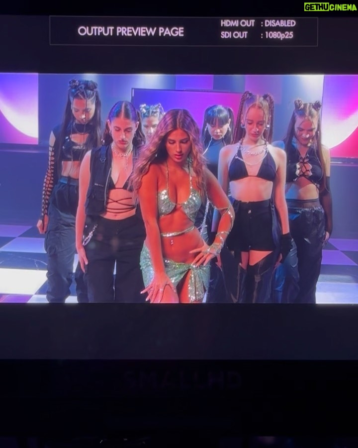 Flor Vigna - 523.4K Likes - 🔥YA DISPONIBLE 🔥
#MalAhí ❤️‍🩹
VAYAN A DARLE AMOR 🙏🏻
@poggiojulieta superaste todas la expectativa mujer 🥹♥️
Gracias @djalex.ok por unirnos a todos en este GRAN proyecto ✨🎬

Lugar @janoseventos palermo 

COREOGRAFÍA
@agusserantes 
@paula.amoedo
DANCERS 
@chiabertolissio
@Jazmínagostina
@tobiasmico_
@lulii_basilio
@Seba.gardel
@Miamorena07
@_oriserantes
@Floorpistone
PRODU 
@pinkyrec 
@emmadanese 
@tav.o_ @chulafavrot 
Compo
Flor Vigna y el gran @iamteoh 🎹 
Dire @luguez🎬