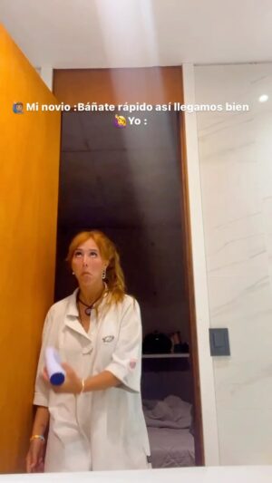Flor Vigna Instagram - Larga vida a los Recitales en el baño
Perdón @castrolucianook ♥️🤣