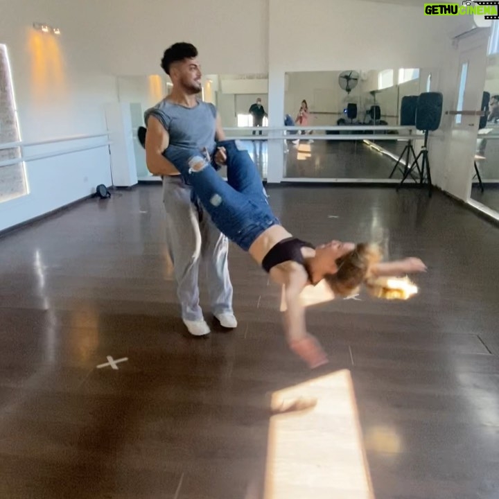 Flor Vigna - 85.1K Likes - Todos para uno y uno para todos ♥️
Son Irreemplazables ✨🙏🏻
@facumazzei 
@georginatirotta