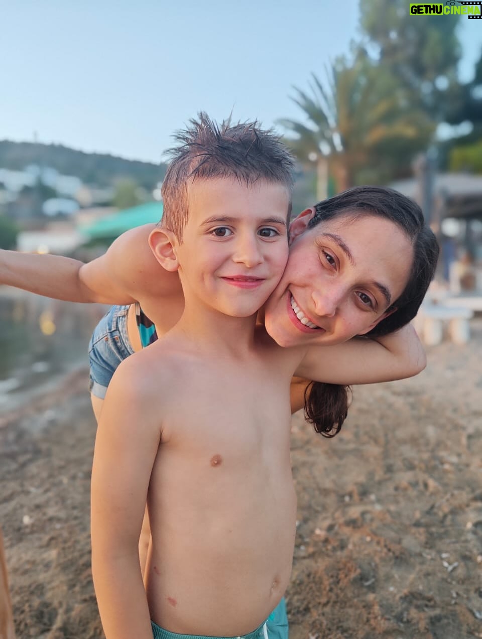 Foteini Atheridou - 7.2K Likes - Σεροτονίνη στο Θεό φαΐ βουτιές γιος και το νησί μου ! Αχ….. #love #happy #aigina #family #myboys #motherlife