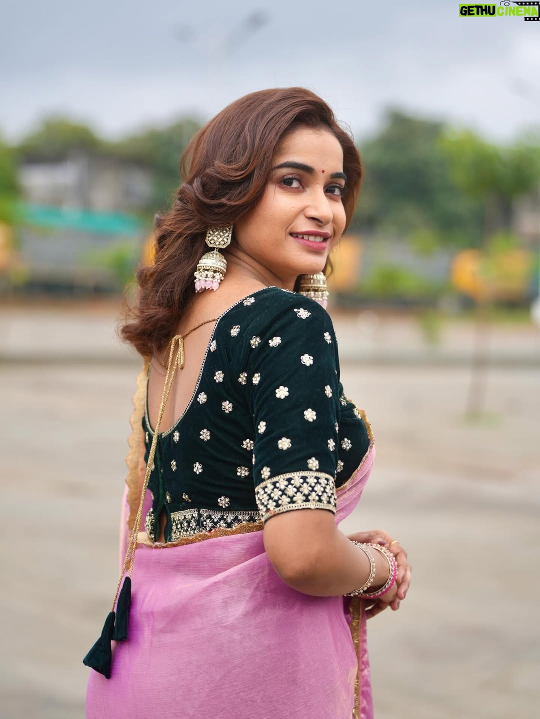 Fouzil Hidhaya - 26K Likes - 💕💞💖

Blouse- @chitras_fashion_studio 

#meta #instagram #metauniverse
