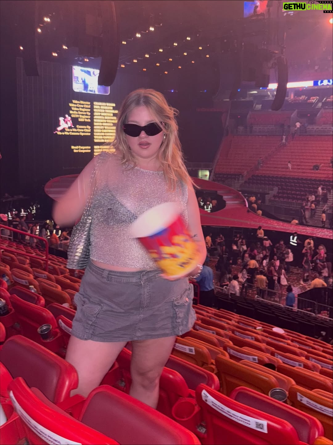 Francesca Scorsese - 48.9K Likes - Concert szn dumpy dump