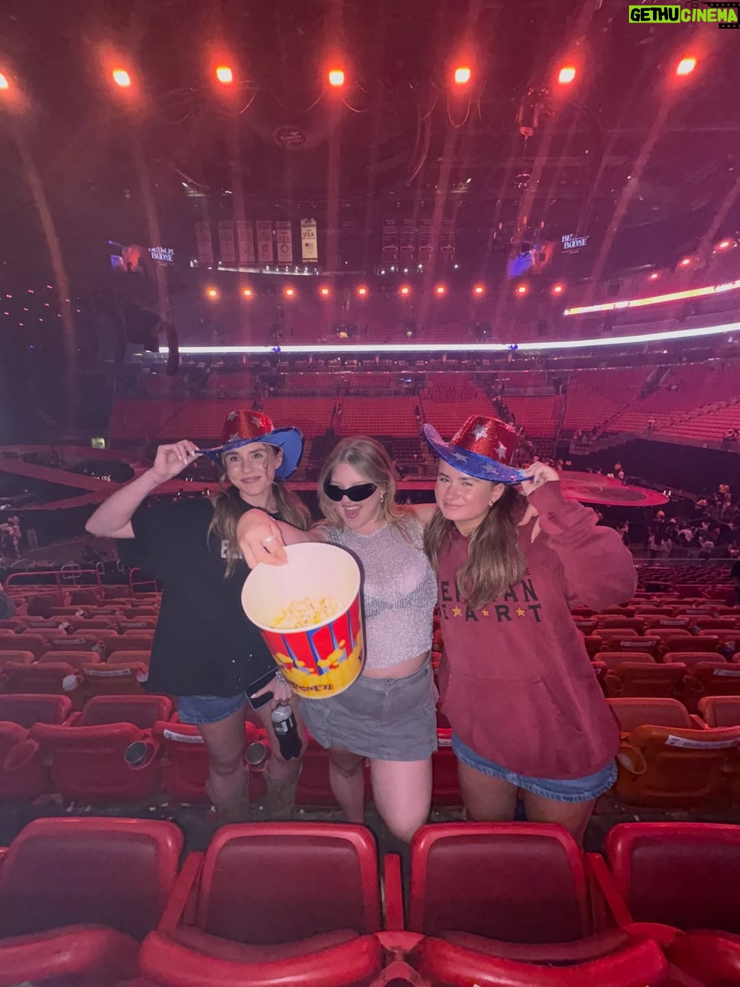 Francesca Scorsese - 48.9K Likes - Concert szn dumpy dump