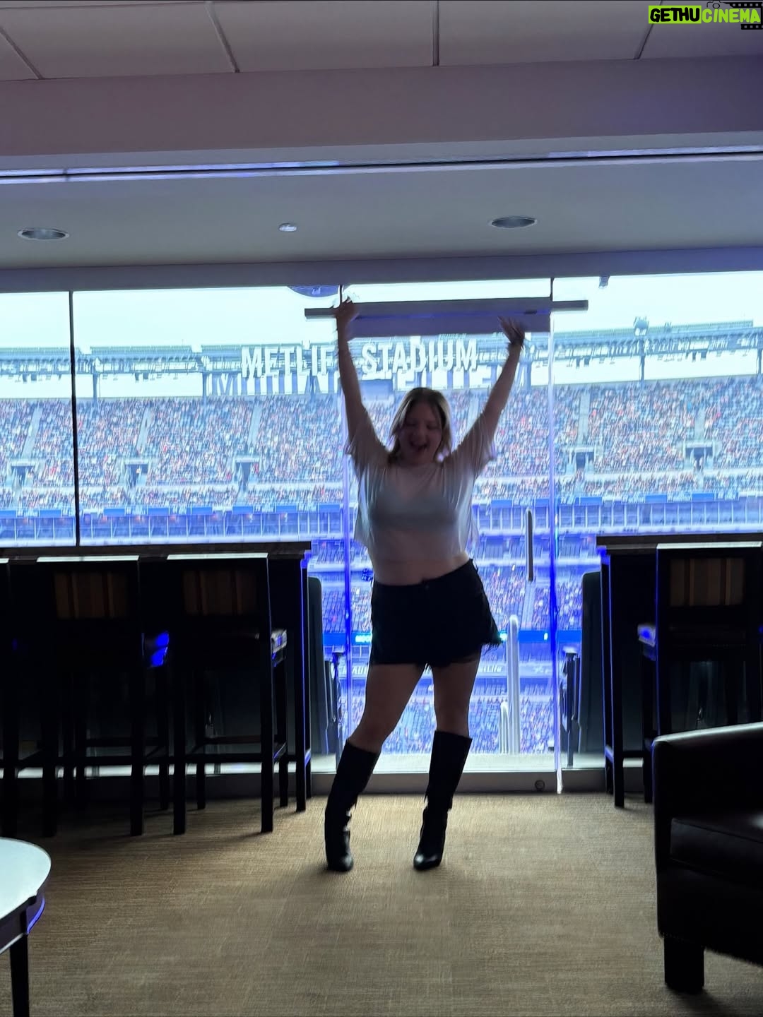 Francesca Scorsese - 48.9K Likes - Concert szn dumpy dump