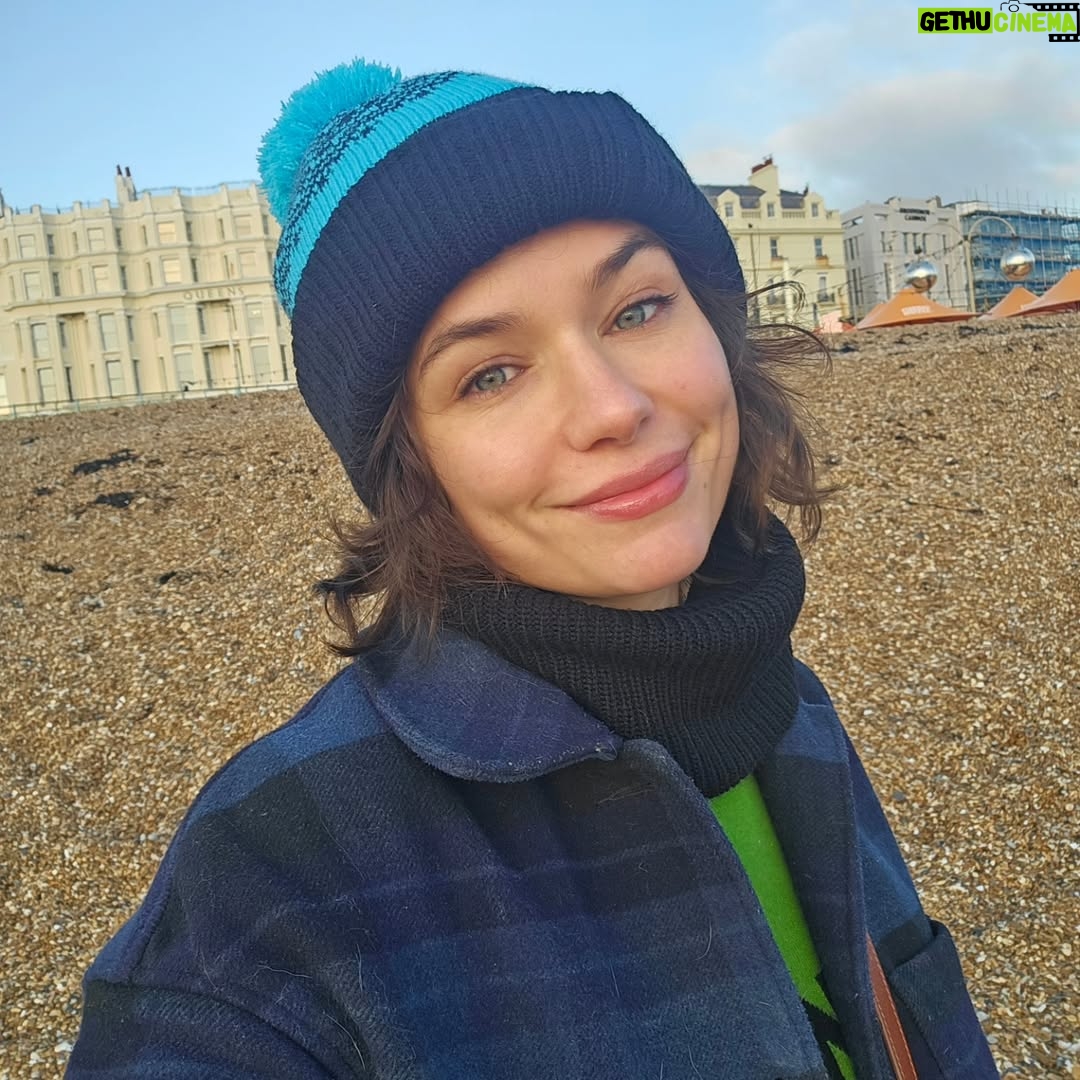 Frankie Ward - 693 Likes - Spending my last day of being 36 (don't all unfollow at once) in Brighton with family, including my first born, Dinah the Dog. Been here many a time but do send your recommendations!

Currently freezing my fingers by the Pavillions ice rink.

Hope you all had a wonderful Christmas!