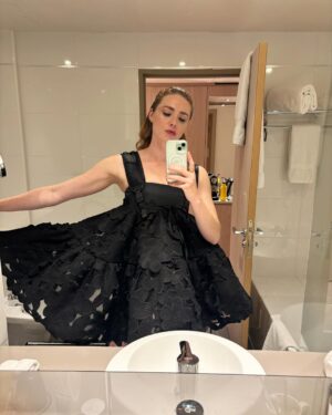 Freya Mavor Instagram - Thank you @festivaldecannes ✨ and the whole team of Dalloway by @yanngozlanofficiel @gaumont_
And thank you @ceciliebahnsen 🔥 have been deeply obsessed with your beautiful designs for a while.
Wine drenched evenings, pinking skies, stretch of sea and baby seagulls.
1st pic snapped by @plsphotogetty 🙏