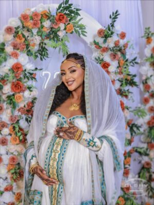 Fryat Yemane Instagram - Thankful beyond words🙌🏾 all glory to the Lord for this precious blessing and this beautiful life👨👩👧👦🙏🏾
Beautiful dress @fert_design_ 😍👌🏾
Make up @zion_makeup_ 😍👌🏾
Photography @glory_studio3😍👌🏾
Decore @yamr_aldecor 😍👌🏾