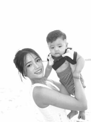 Fujianti Utami Putri Instagram - A year full of lessons, we survived. 2026 please be nice🤍